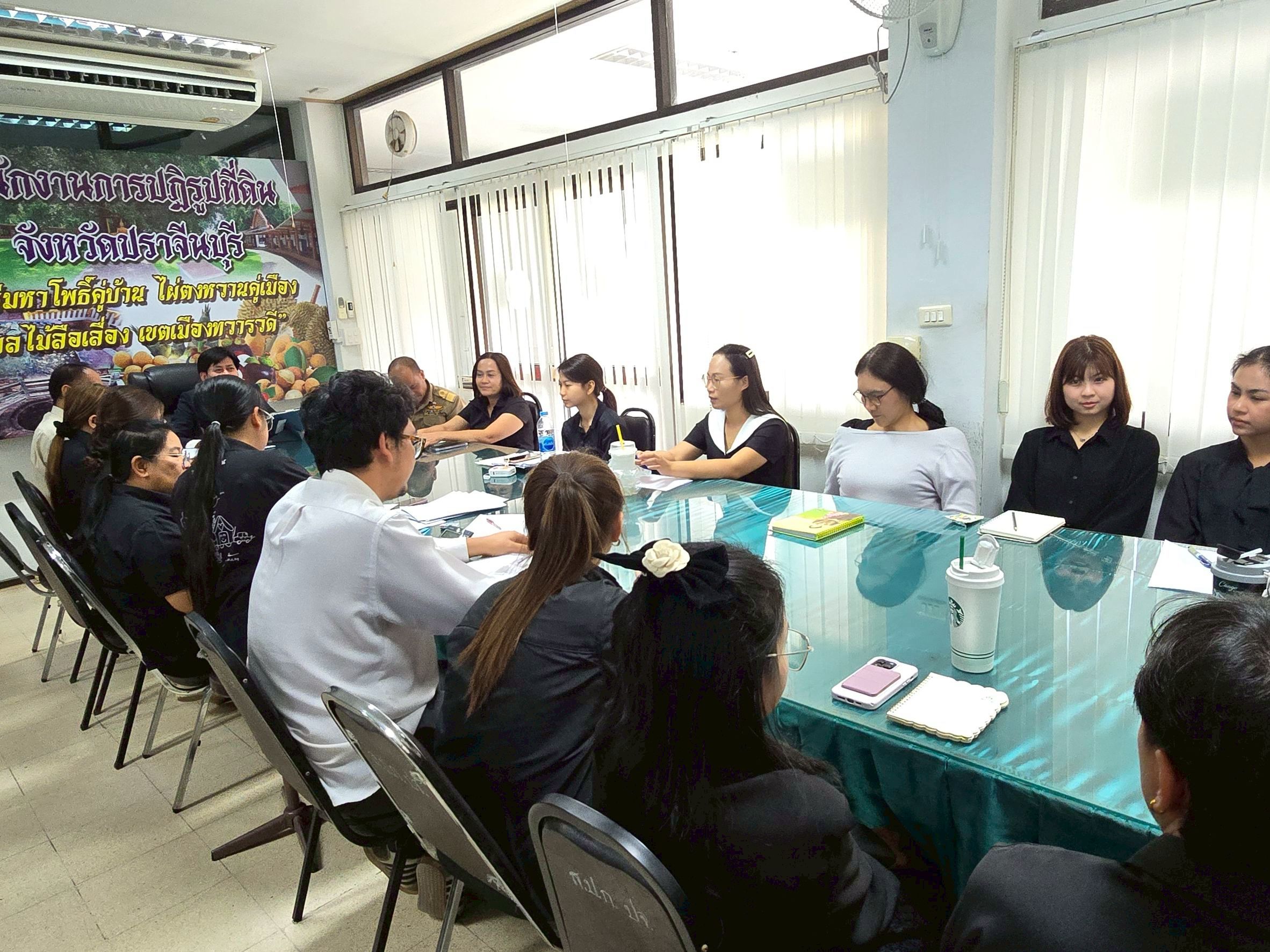 title - วันที่ 19 มกราคม 2568 เวลา 13.00 น. นายวิทูล ประดิษฐบุญ ปฏิรูปที่ดินจังหวัดปราจีนบุรี พร้อมด้วยเจ้าหน้าที่  ทุกกลุ่ม/ฝ่าย  เข้าร่วมประชุมสำนักงาน ประจำเดือนมกราคม และมอบนโยบาย  ขับเคลื่อนงานตามนโยบายประจําปีงบประมาณ 2569 พร้อมทั้ง ต้อนรับสมาชิกใหม่ 